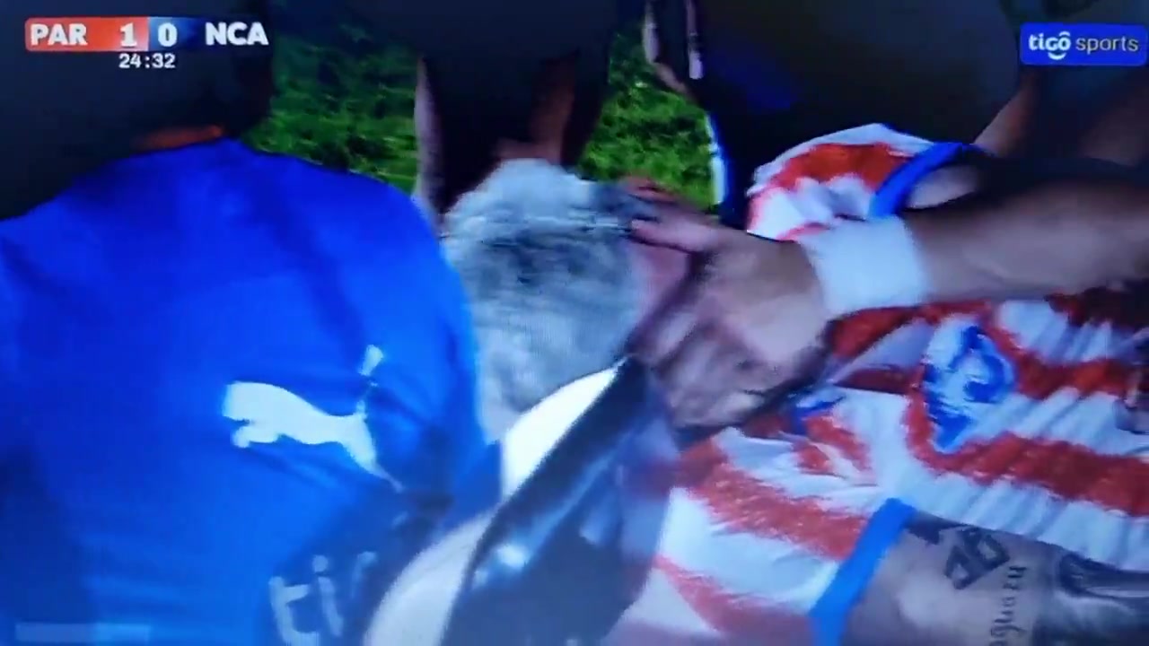 24小时免费足球直播足球免费-距世界杯首战仅一周,巴拉圭国脚恩西索友谊赛受伤捂脸落泪